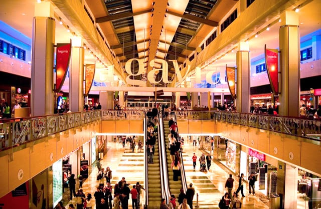 Interior Shopping La Gavia - lojas